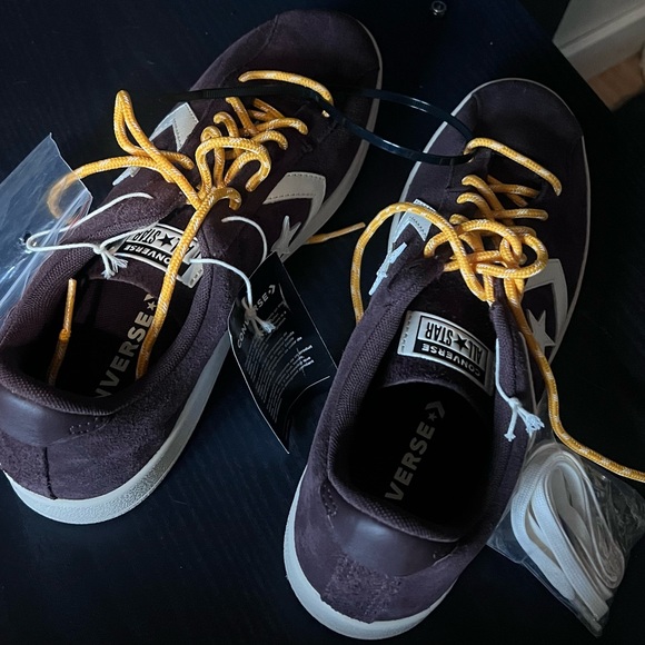 Brand new Converse Suede Low Tops Purple W/ Extra Laces size 10 - Picture 3 of 7